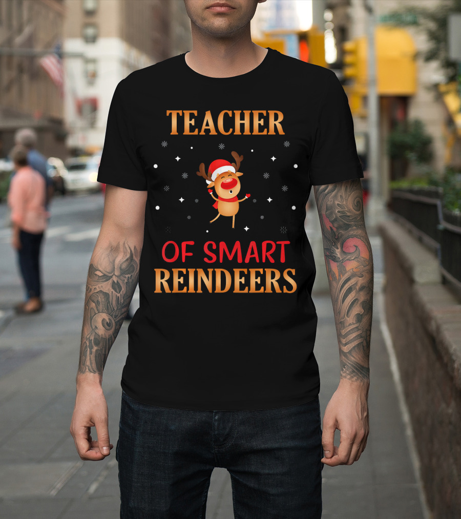 Teacher Of Smart Reindeers Happy Santa Hat Reindeer Surrounded by Snowflakes T-Shirt