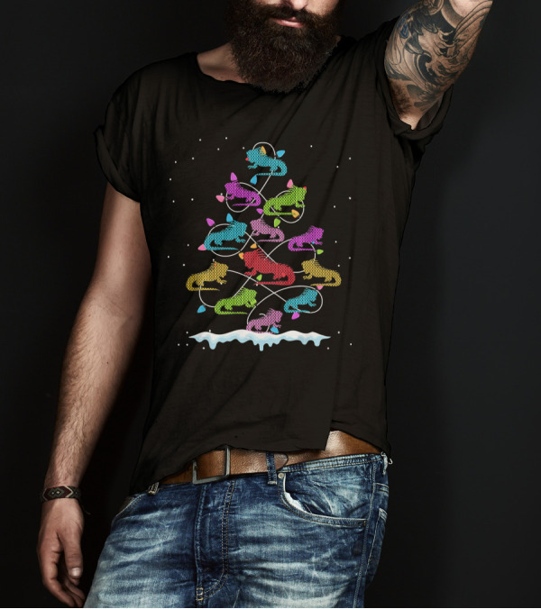 Iguana Colorful Pine Tree With Christmas Lights In Snowy Holiday T-Shirt