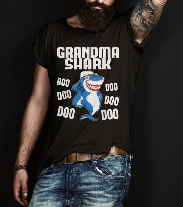 Grandma Shark Doo Doo Doo Cute Cartoon With Glasses And Cap T-Shirt