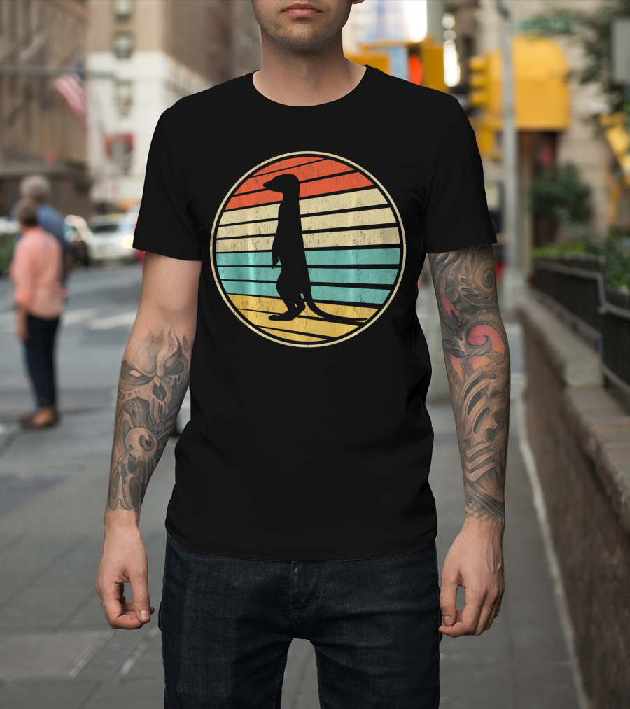 Meerkat Vintage 80s Style Retro Stripes Rainbow Circle T-Shirt