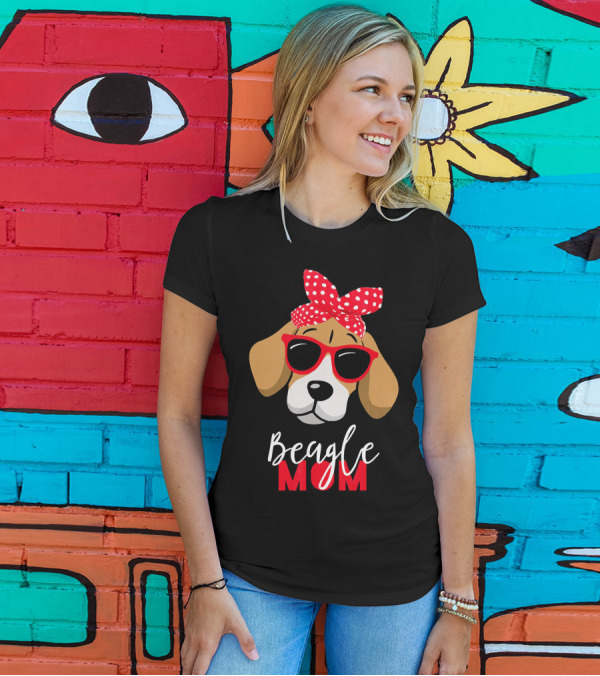Beagle Mom Funny Dog Lovers Fur Bandana Glasses T-Shirt