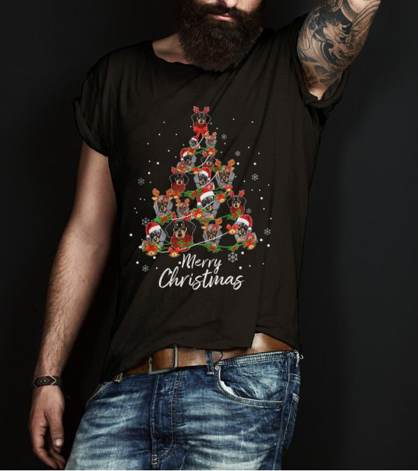 Merry Christmas Dachshund Tree Decor With Santa Hats And Reindeer Antlers T-Shirt