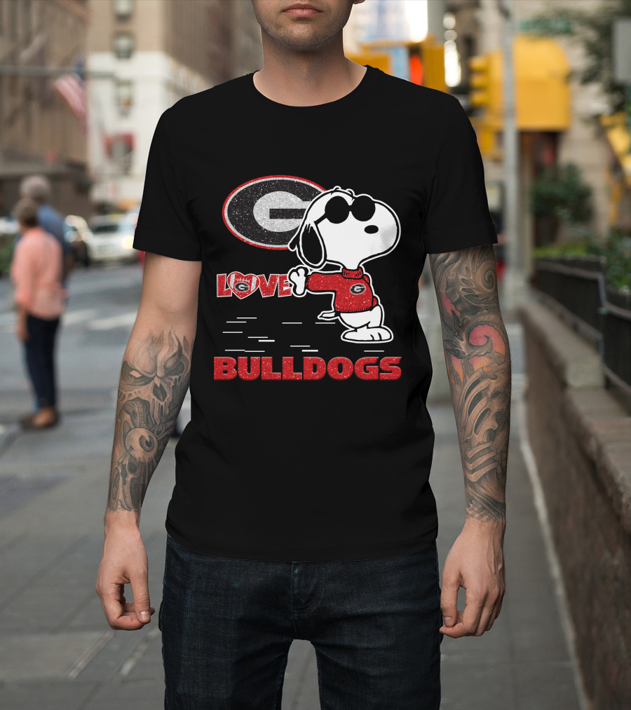 Snoopy Love Georgia Bulldogs Football T-Shirt