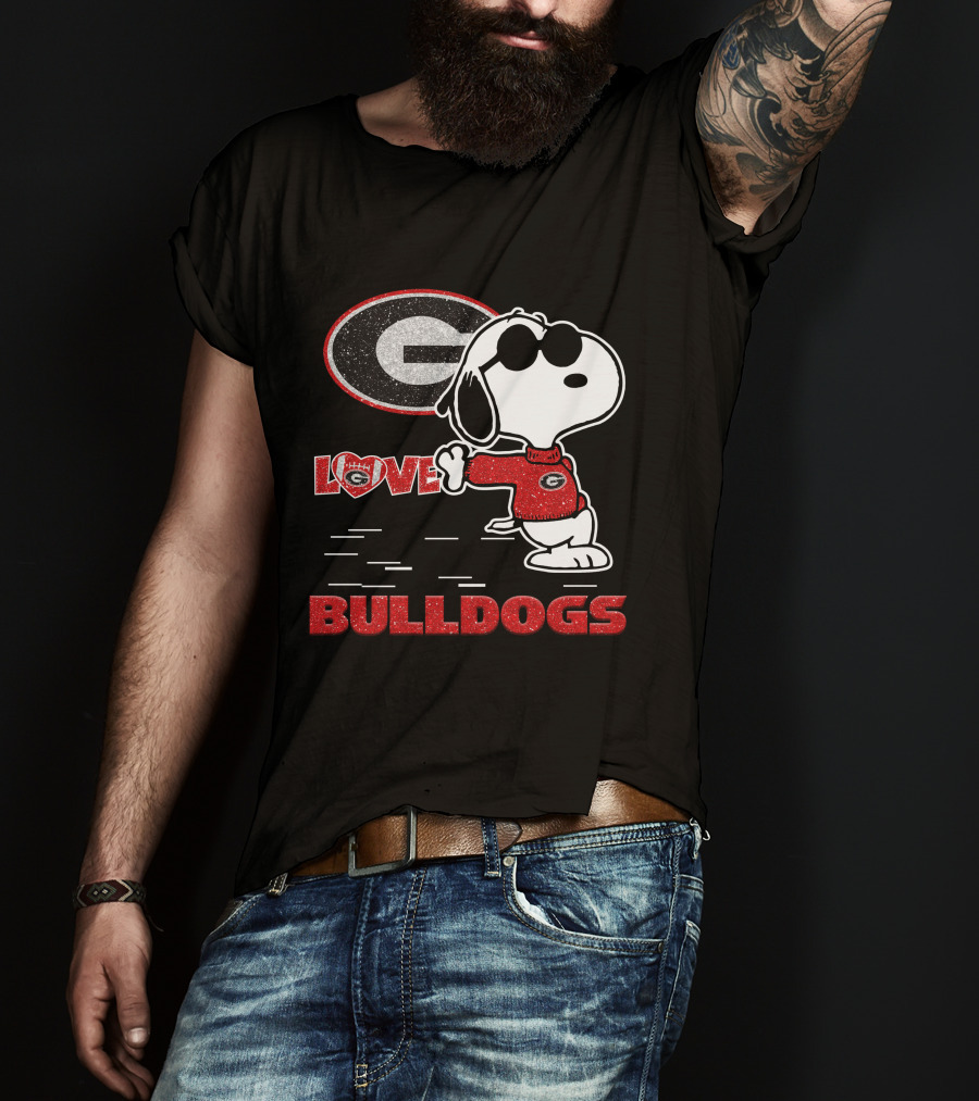 Snoopy Love Georgia Bulldogs Football T-Shirt