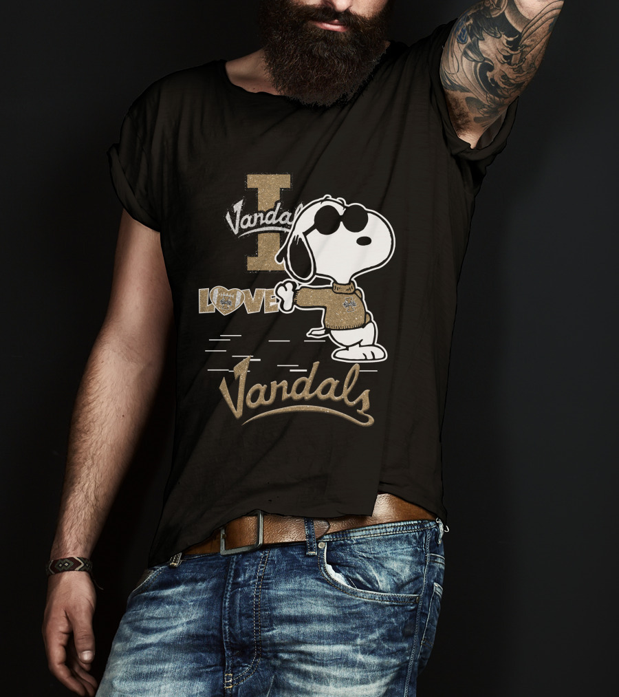 Snoopy Vandals Love Idaho Vandals T-Shirt
