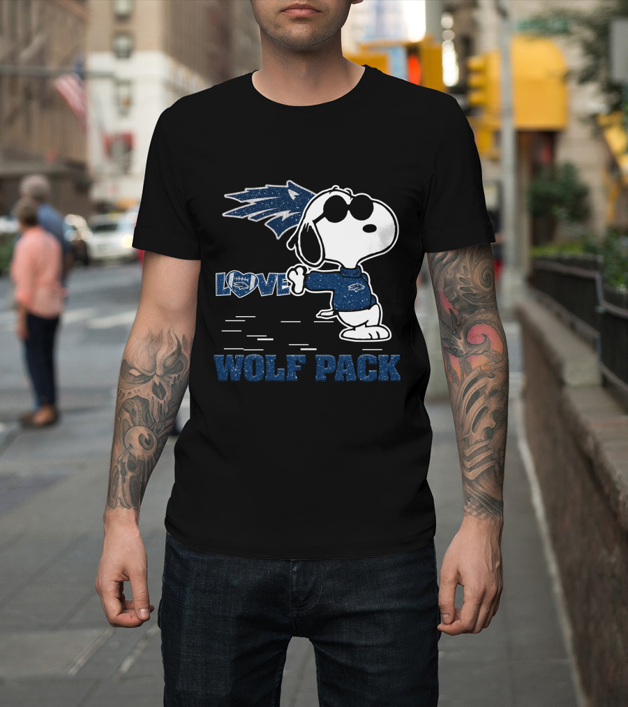 Snoopy Love Nevada Wolf Pack Football T-Shirt