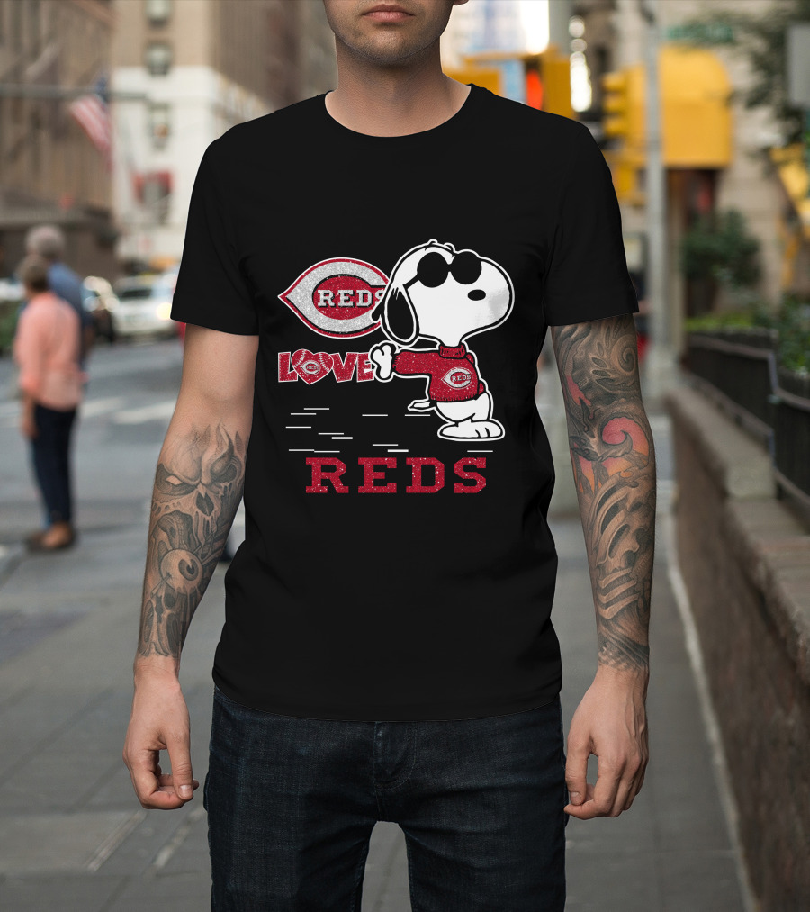 Snoopy Love Cincinnati Reds Peanuts Baseball Fan T-Shirt