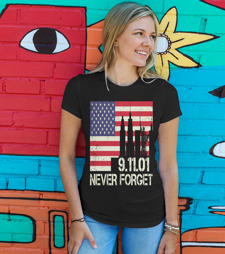 Vintage American Flag 9.11.01 Never Forget Statue Of Liberty And Twin Towers T-Shirt