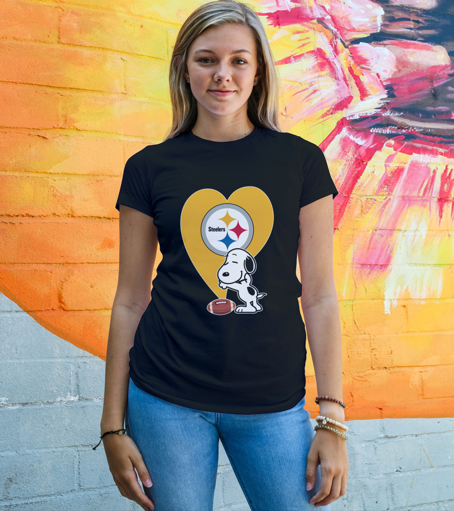 Pittsburgh Steelers Snoopy Hug Heart Football T-Shirt