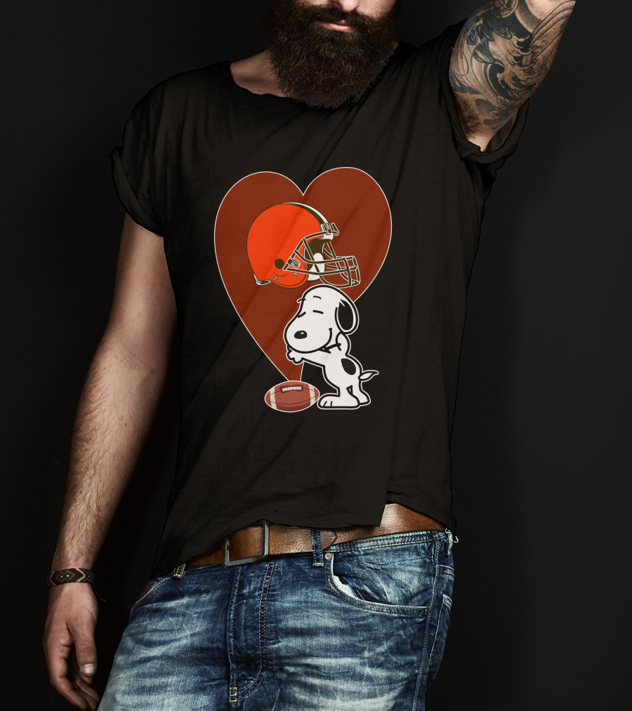 Cleveland Browns Snoopy Heart Football Helmet Hug T-Shirt
