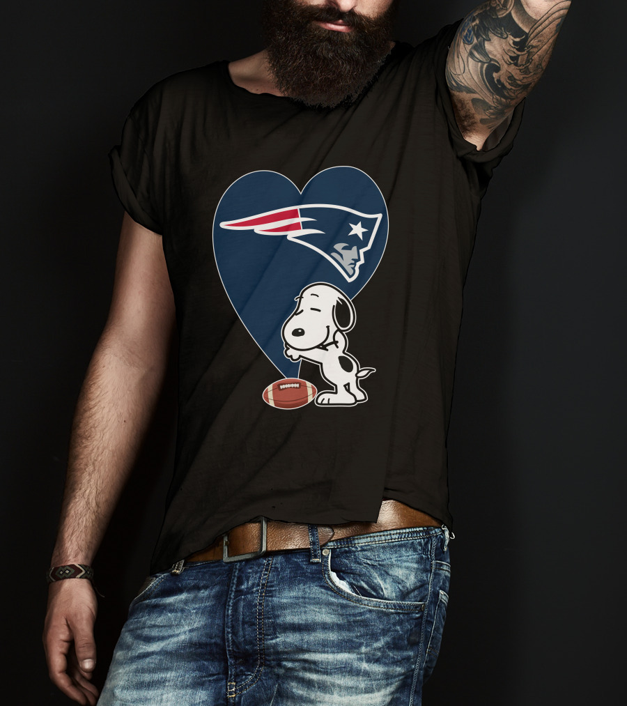 Snoopy Hugging New England Patriots Heart With Football T-Shirt