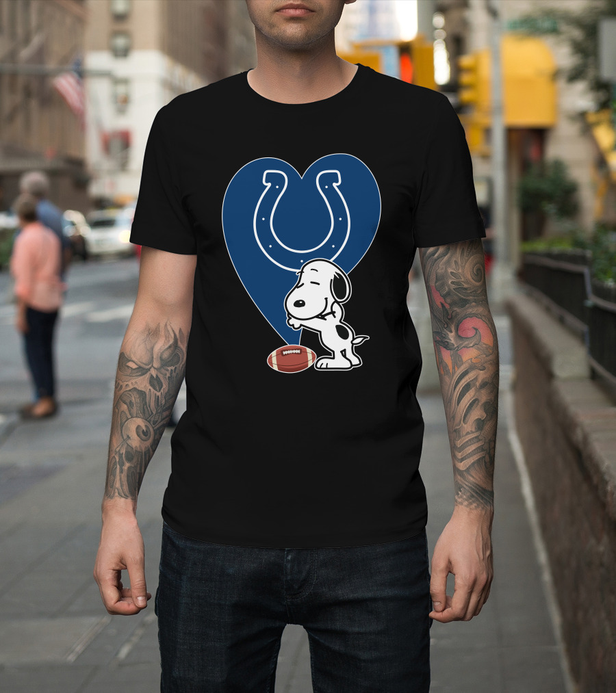 Indianapolis Colts Snoopy Football Heart Hug T-Shirt