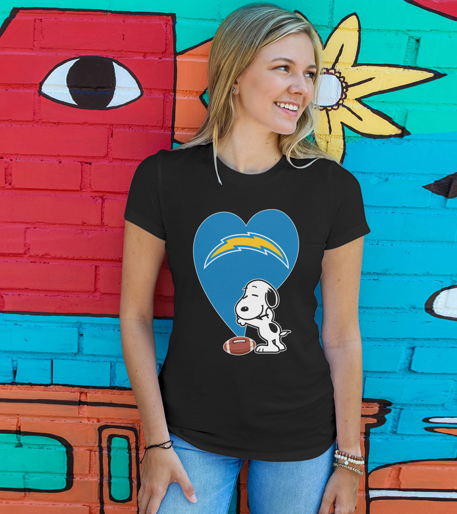 Los Angeles Chargers Snoopy Football Heart Hug T-Shirt