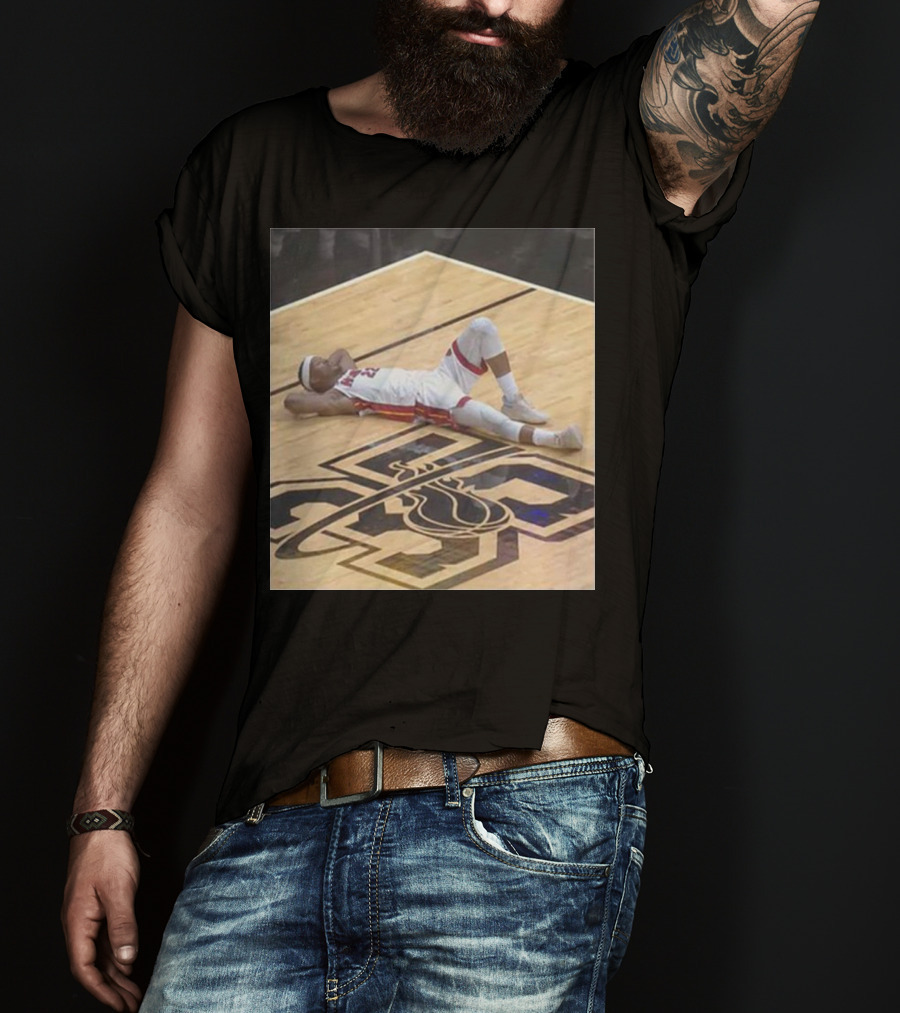 Court Culture Himmy Moments Heat Basketball Player Relaxing Iconic Court Pose T-Shirt