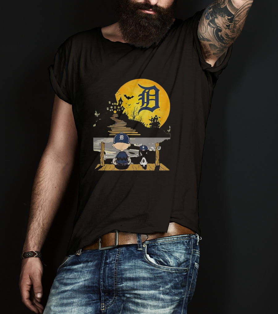 Snoopy Charlie Brown Detroit Tigers Halloween Moon Scene T-Shirt