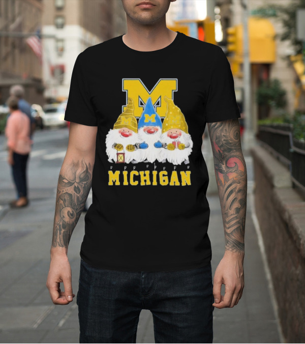 Shirt: Michigan Wolverines Gnomes Merry Christmas T-Shirt Michigan Wolverines Gnomes Merry Christmas T-Shirt