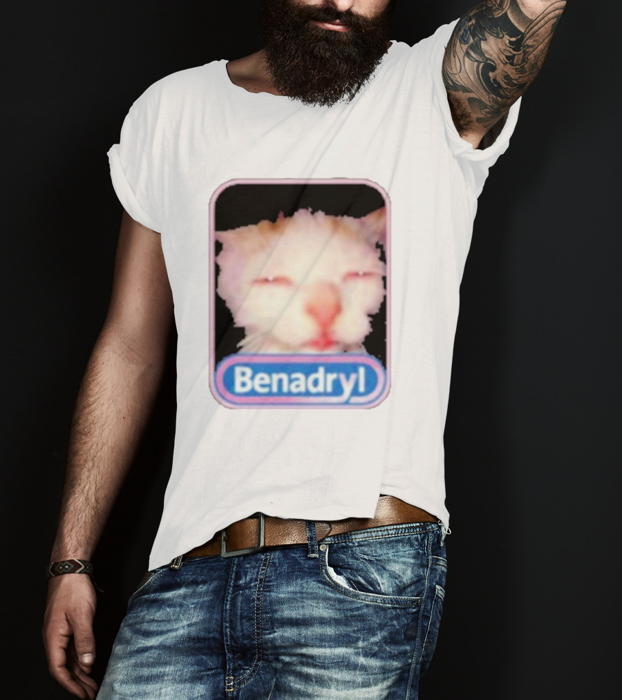 K45ink Benadryl Meme Cat Face Close-Up T-Shirt