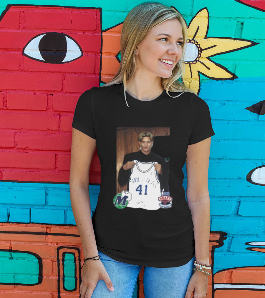 Luka Doncic Dirk Nowitzki Mavericks 41 NBA Draft Jersey Photo T-Shirt