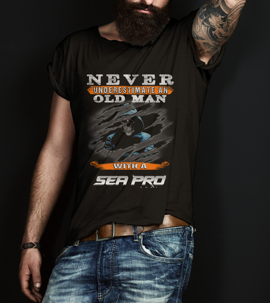Never Underestimate An Old Man With A Sea Pro Boat T-Shirt