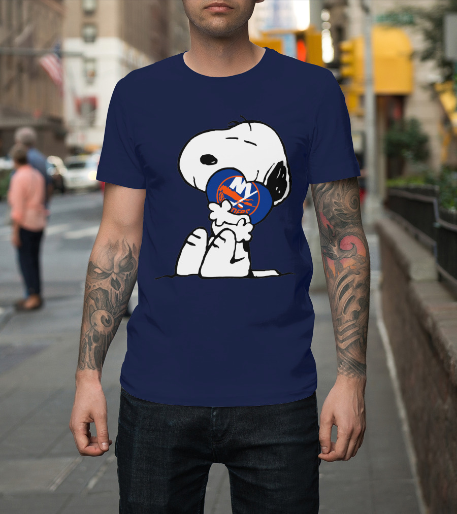 Snoopy Hugging New York Islanders Hockey T-Shirt