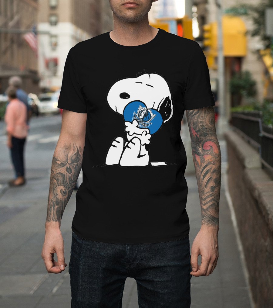 Snoopy Hugging Dallas Mavericks T-Shirt