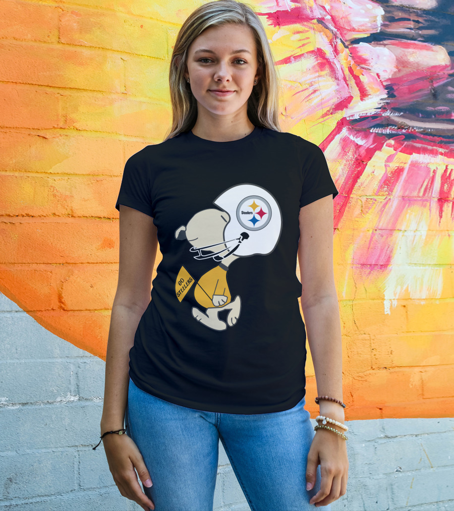 Snoopy Go Steelers Pittsburgh Steelers Football Helmet T-Shirt