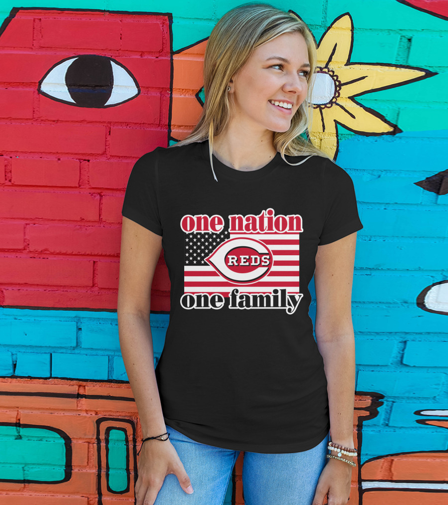 One Nation One Family Cincinnati Reds American Flag T-Shirt