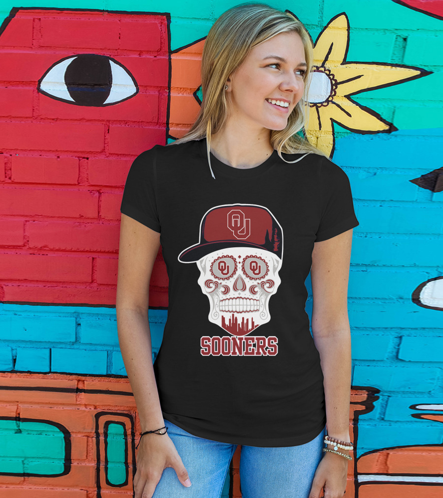 Oklahoma Sooners Skull Ou Hat T-Shirt