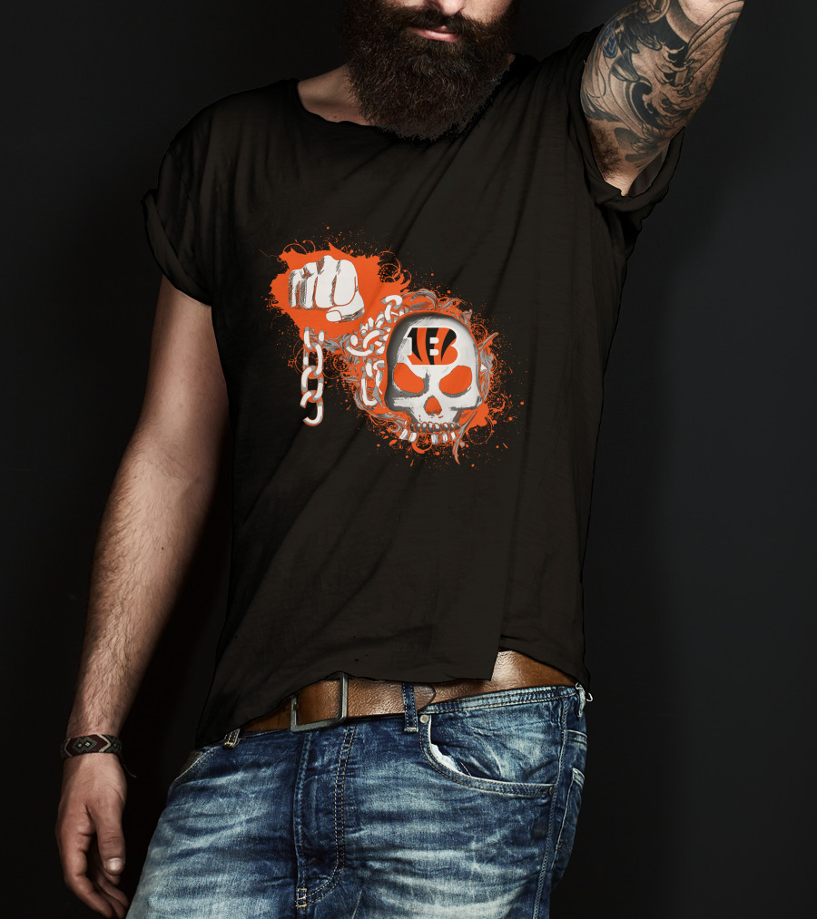 Cincinnati Bengals Skull And Fist Chains T-Shirt
