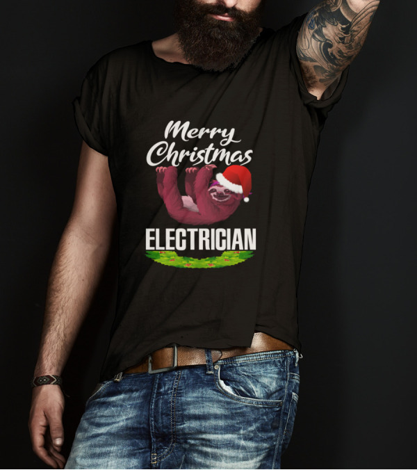 Merry Christmas Electrician Sloth Santa Hat Holiday Wreath T-Shirt