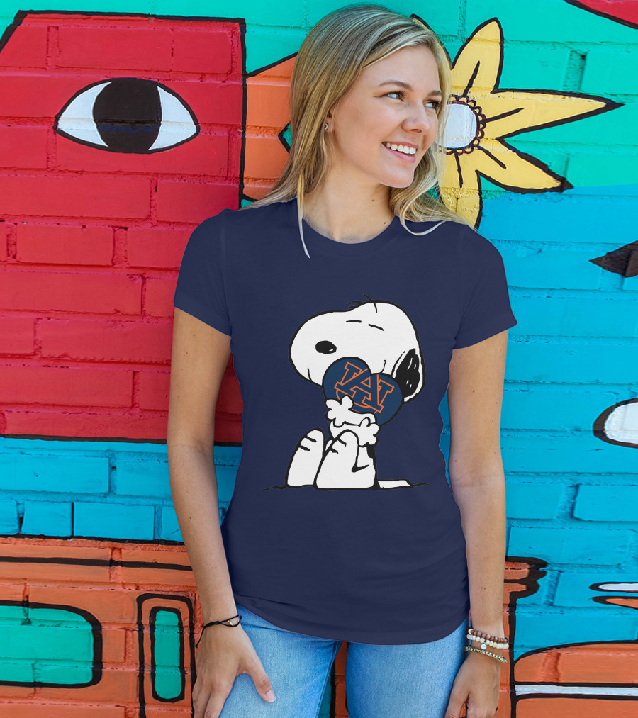 Auburn Tigers Snoopy Hugging Au T-Shirt