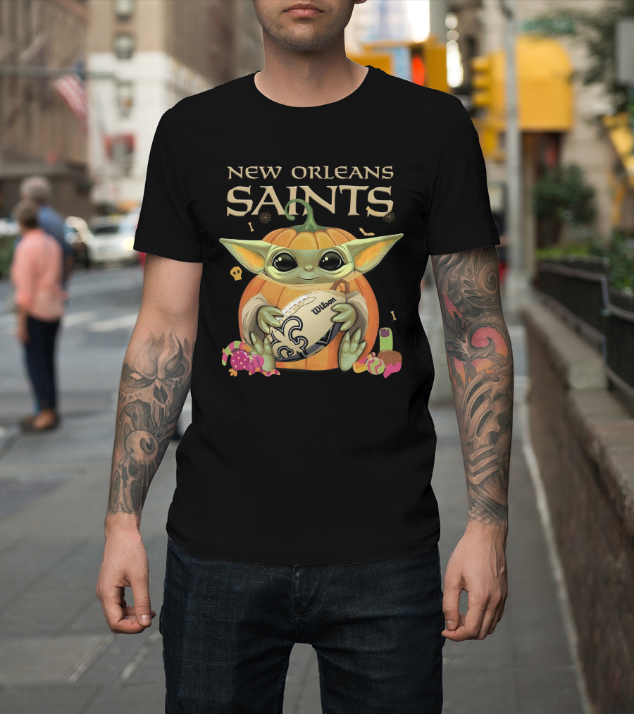 Yoda New Orleans Saints Halloween Football Pumpkin Wilson Ball T-Shirt