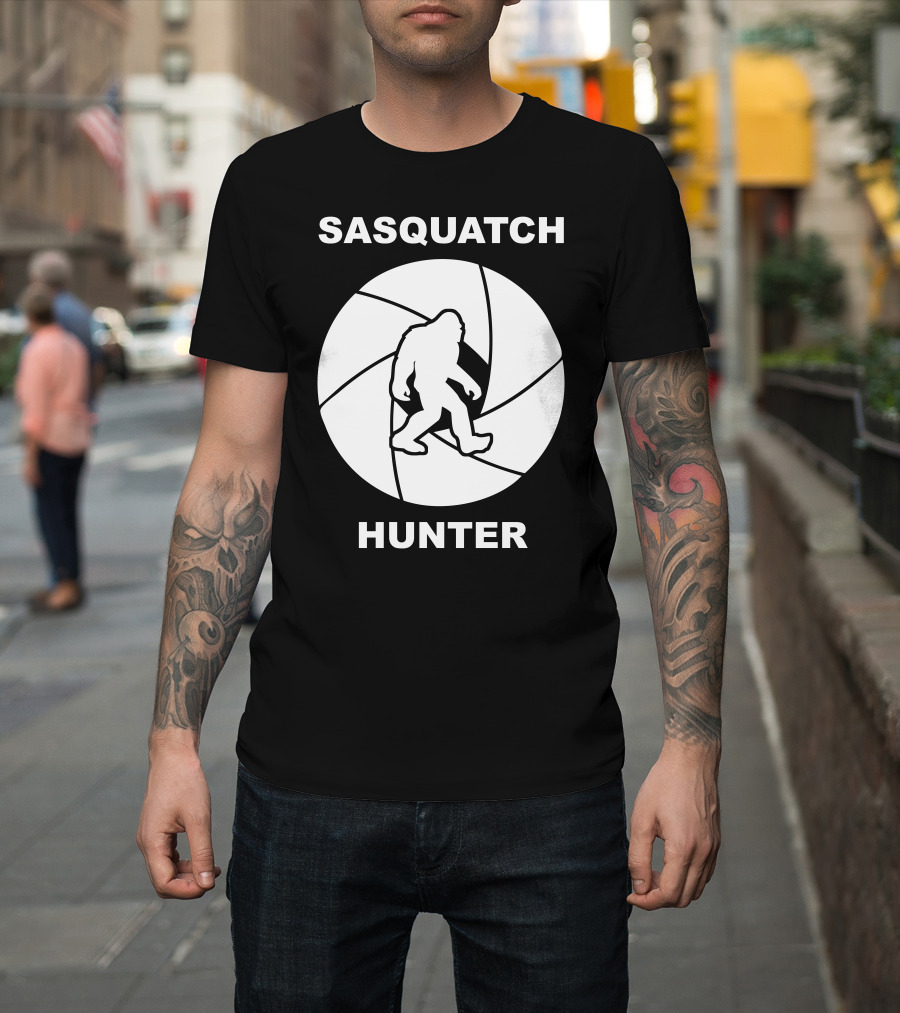 Sasquatch Hunter Bigfoot Silhouette Camera Lens T-Shirt