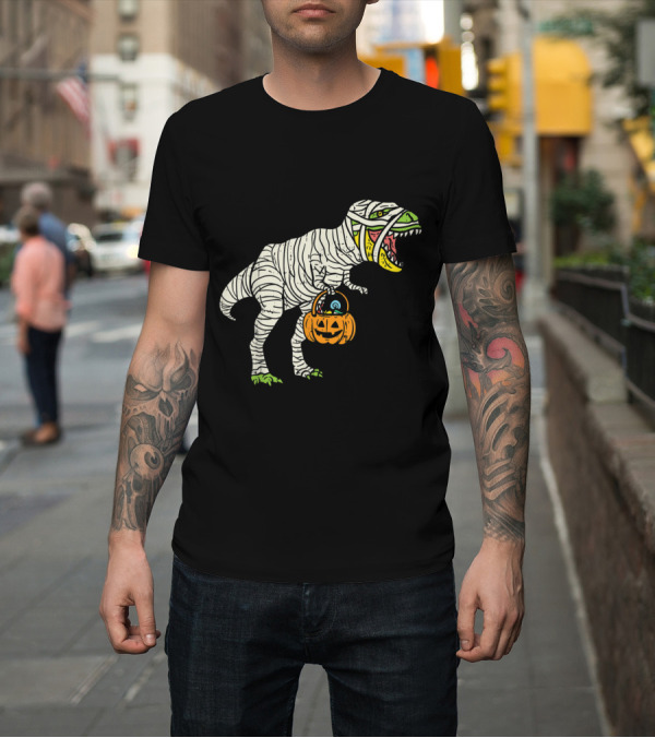 Shirt: T Rex Mummy Holding Pumpkin for Trick or Treat Halloween Dino T-Shirt T Rex Mummy Holding Pumpkin for Trick or Treat Halloween Dino T-Shirt