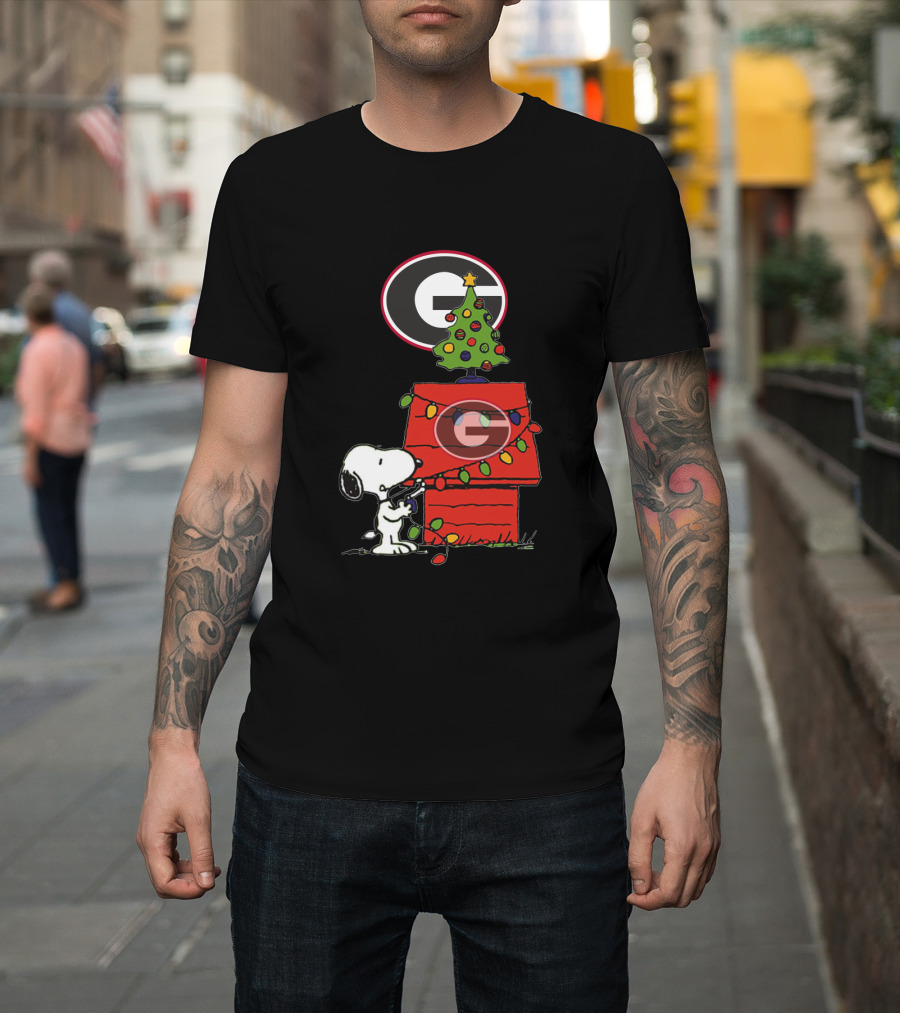 Snoopy Christmas Georgia Bulldogs Football Tree And Doghouse T-Shirt