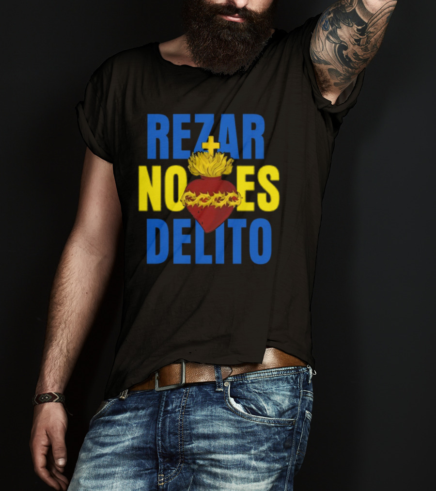 Rezar No Es Delito Sacred Heart Iconography T-Shirt