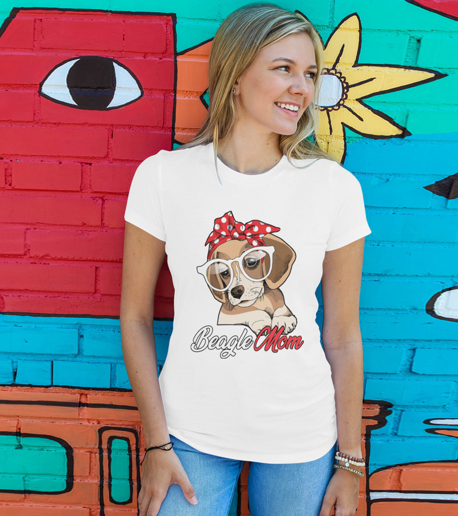 Beagle Mom Cute Beagle Dog With Glasses And Red Polka Dot Bandana T-Shirt