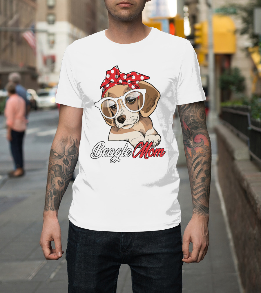 Beagle Mom Cute Beagle Dog with Glasses and Red Polka Dot Bandana T-Shirt