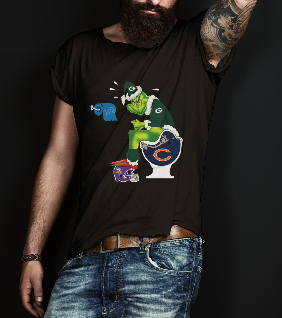 Packers Grinch Sitting On Bears Toilet Using Lions Paper With Vikings Helmet Shoes T-Shirt