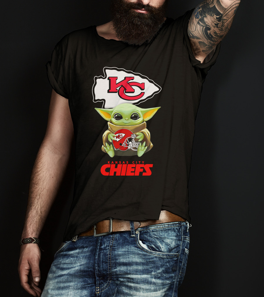 Kansas City Chiefs Baby Yoda Holding Chiefs Helmet Star Wars T-Shirt