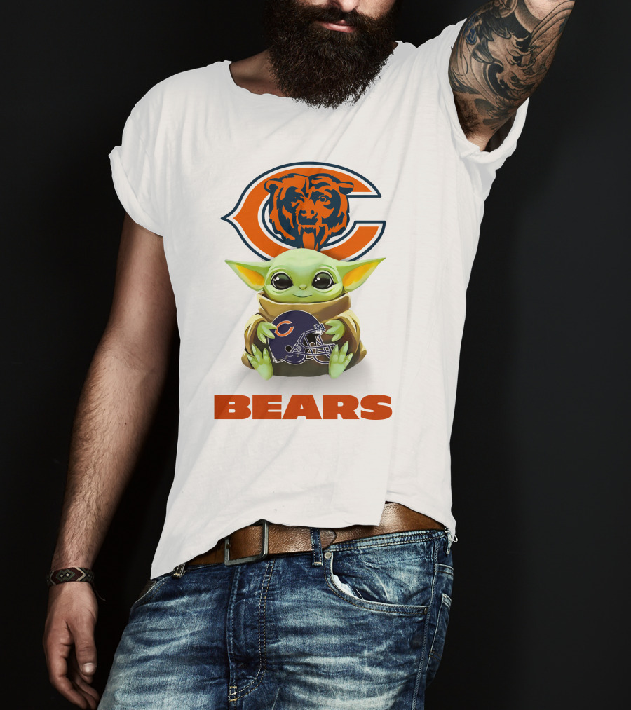 Star Wars Baby Yoda With Chicago Bears Helmet And Logo Bears T-Shirt