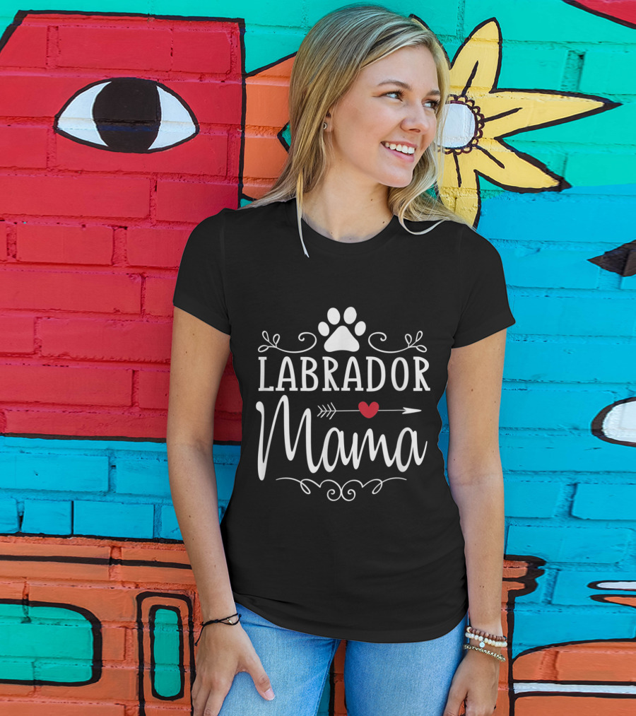 Labrador Mama Heart Arrow Paw Design Labrador Lover T-Shirt