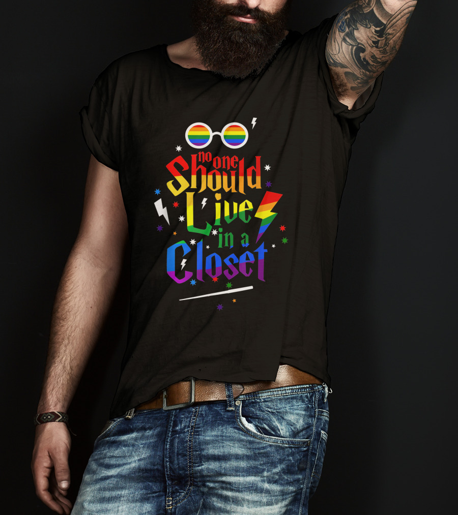 Pride Rainbow Glasses Lightning Quote No One Should Live In A Closet T-Shirt