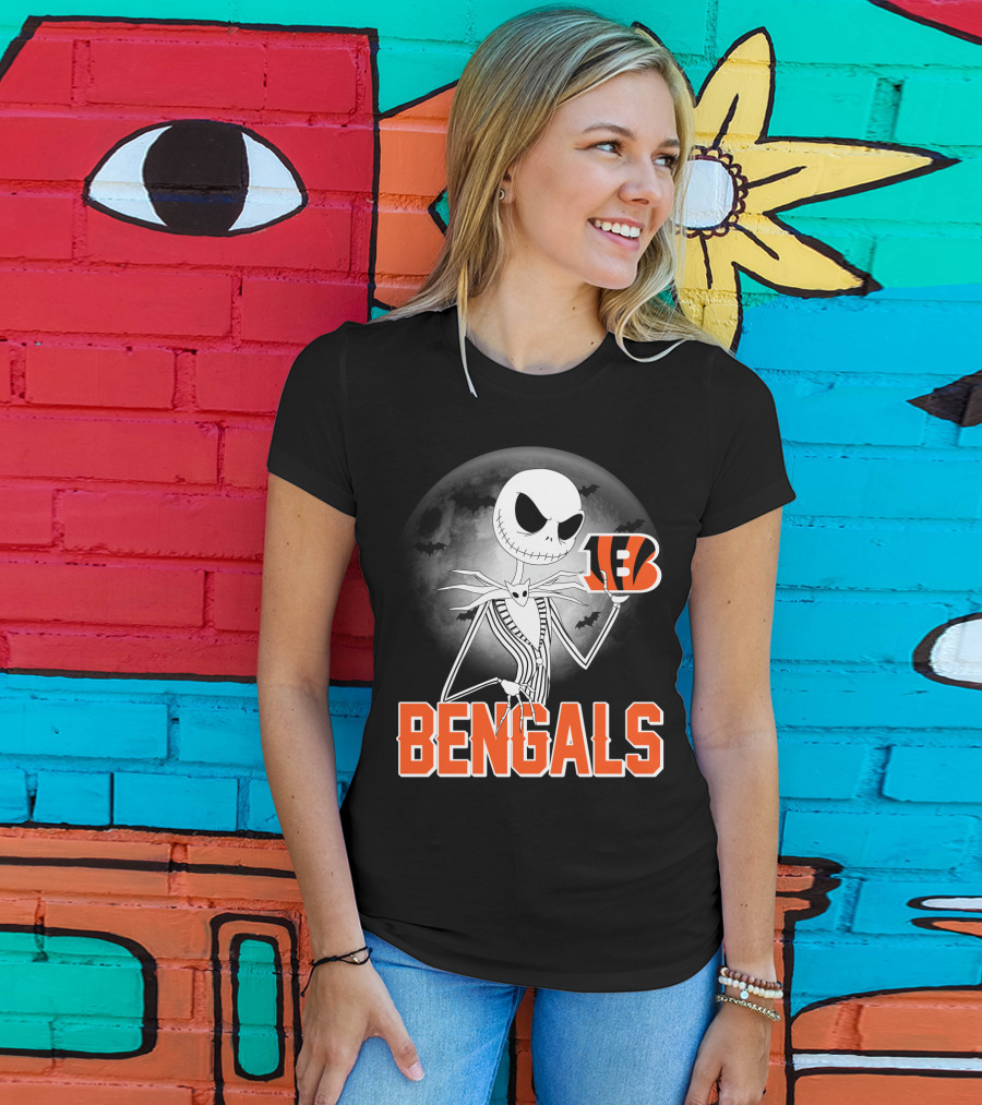 Jack Skellington Holding Cincinnati Bengals Logo Halloween Moon Bats Bengal Tiger B T-Shirt