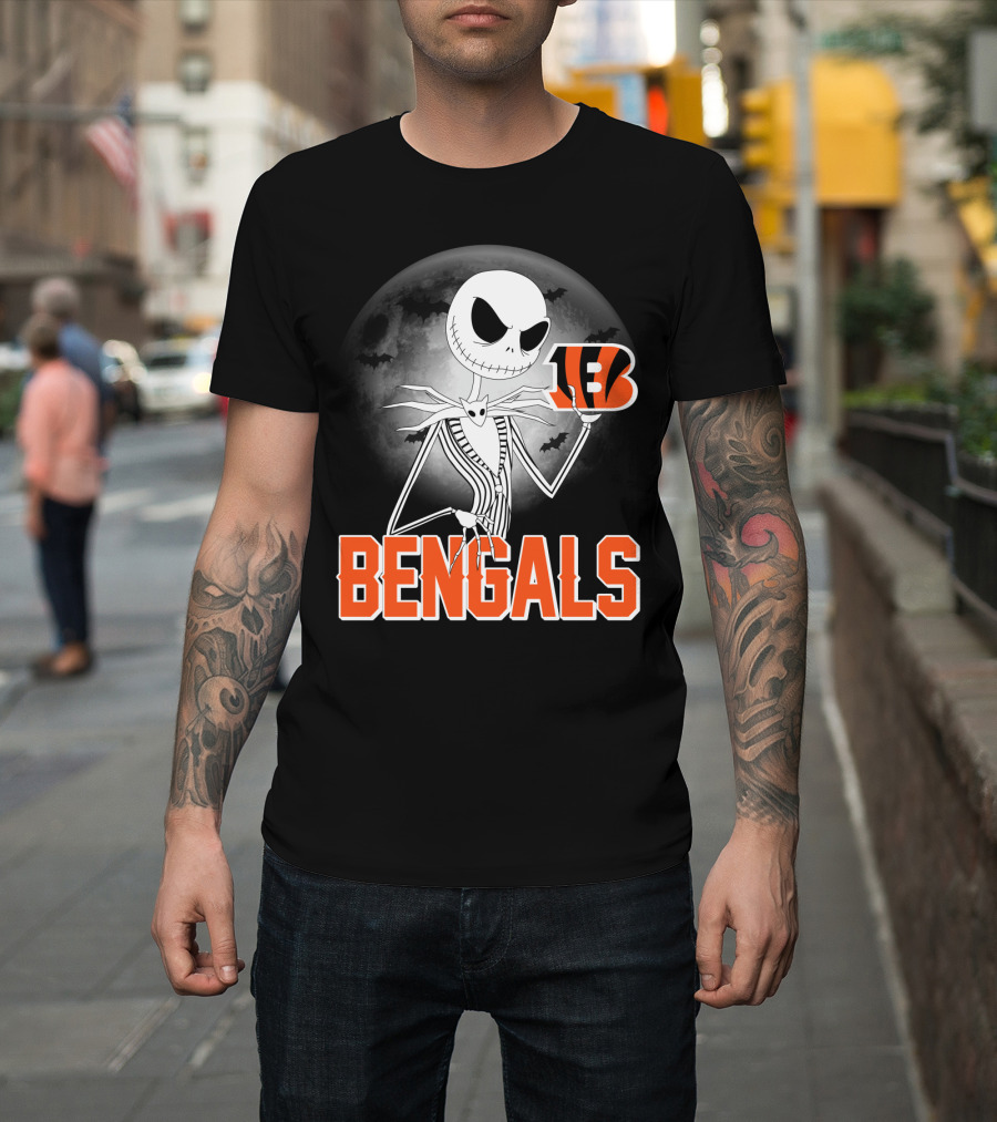 Jack Skellington Holding Cincinnati Bengals Logo Halloween Moon Bats Bengal Tiger B T-Shirt
