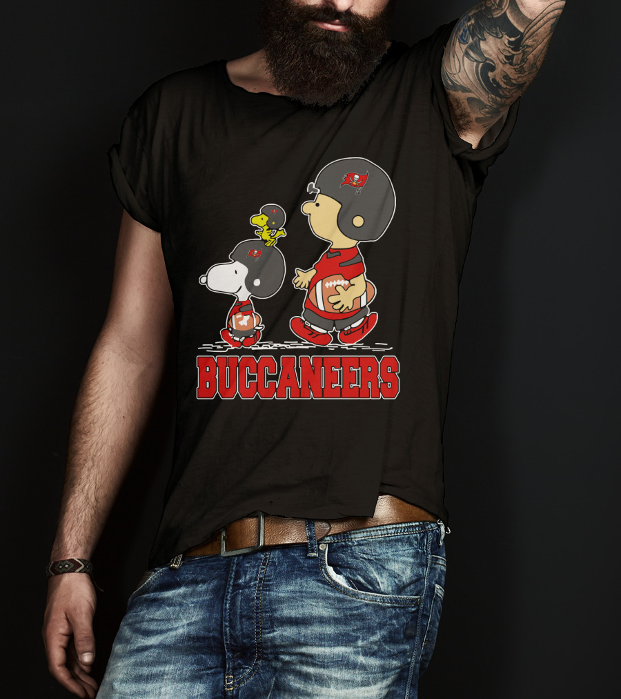 Snoopy And Woodstock With Tampa Bay Buccaneers Football Fans T-Shirt