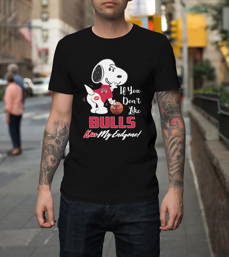If You Don't Like Bulls Kiss My Endzone Snoopy Chicago Bulls T-Shirt