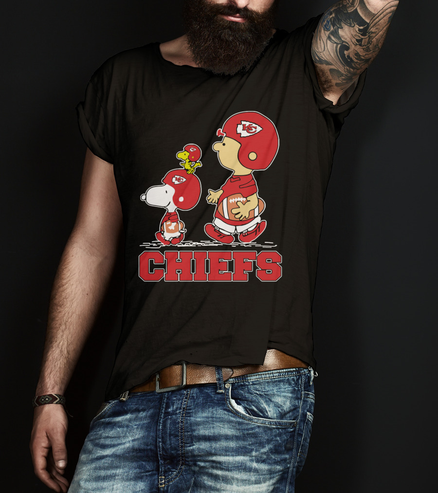 Snoopy Woodstock And Peanuts Characters With Kansas City Chiefs Football Helmets Chiefs Fans T-Shirt