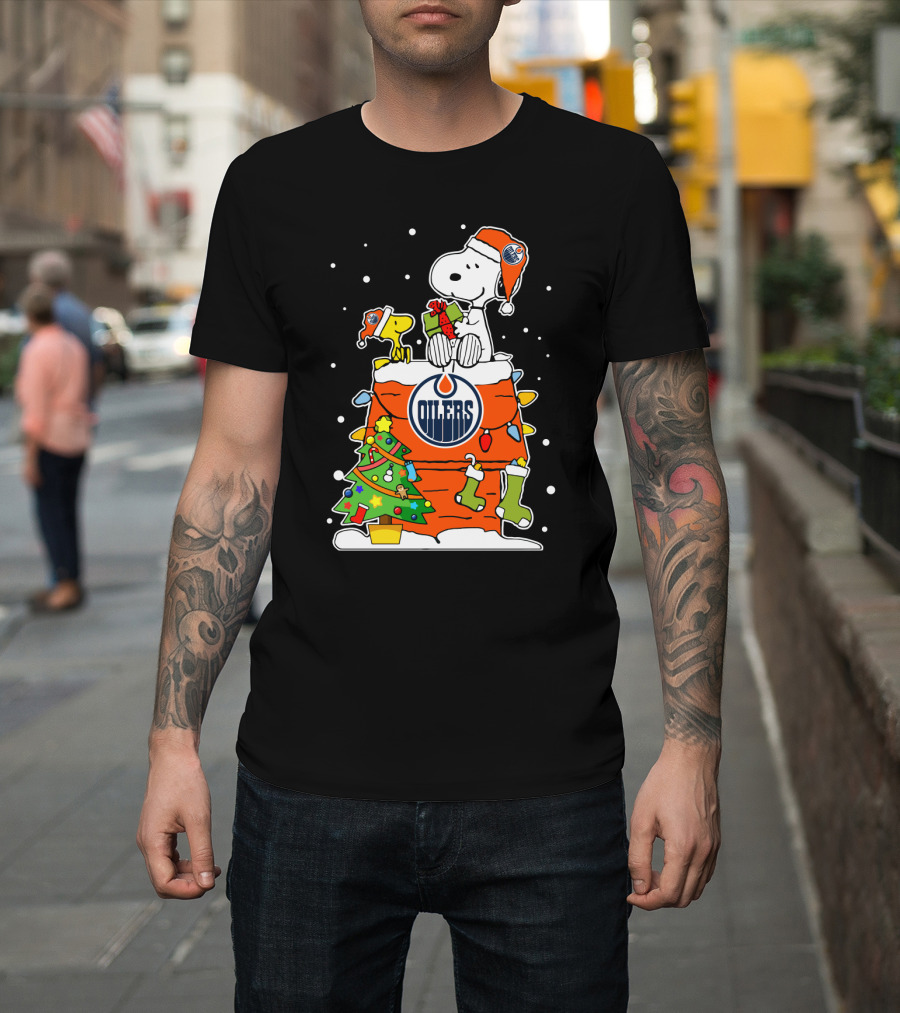 Edmonton Oilers Snoopy Christmas Scene T-Shirt