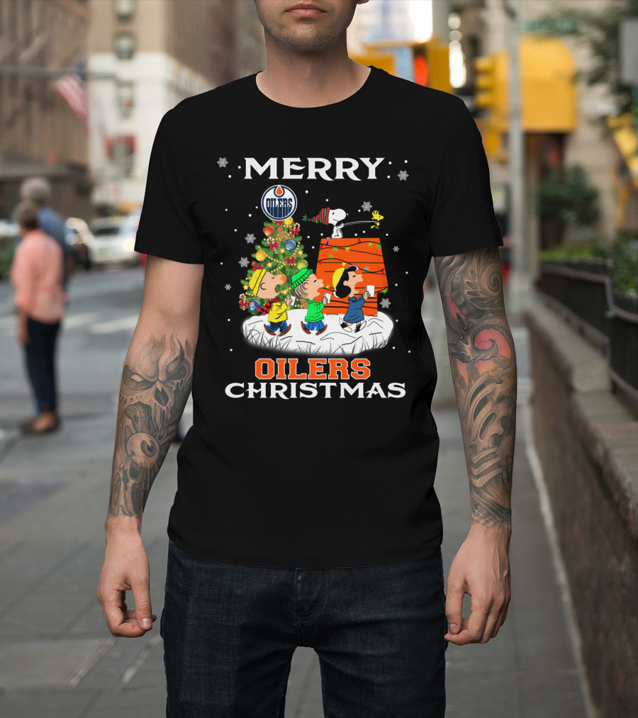 Merry Edmonton Oilers Christmas Snoopy Fans Peanuts Tree Charlie Brown Snoopy Woodstock T-Shirt